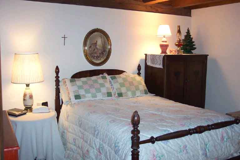bedroom_small.jpg